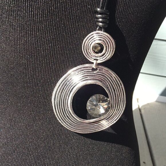 Long silver circle fashion necklace - Picture 4 of 6